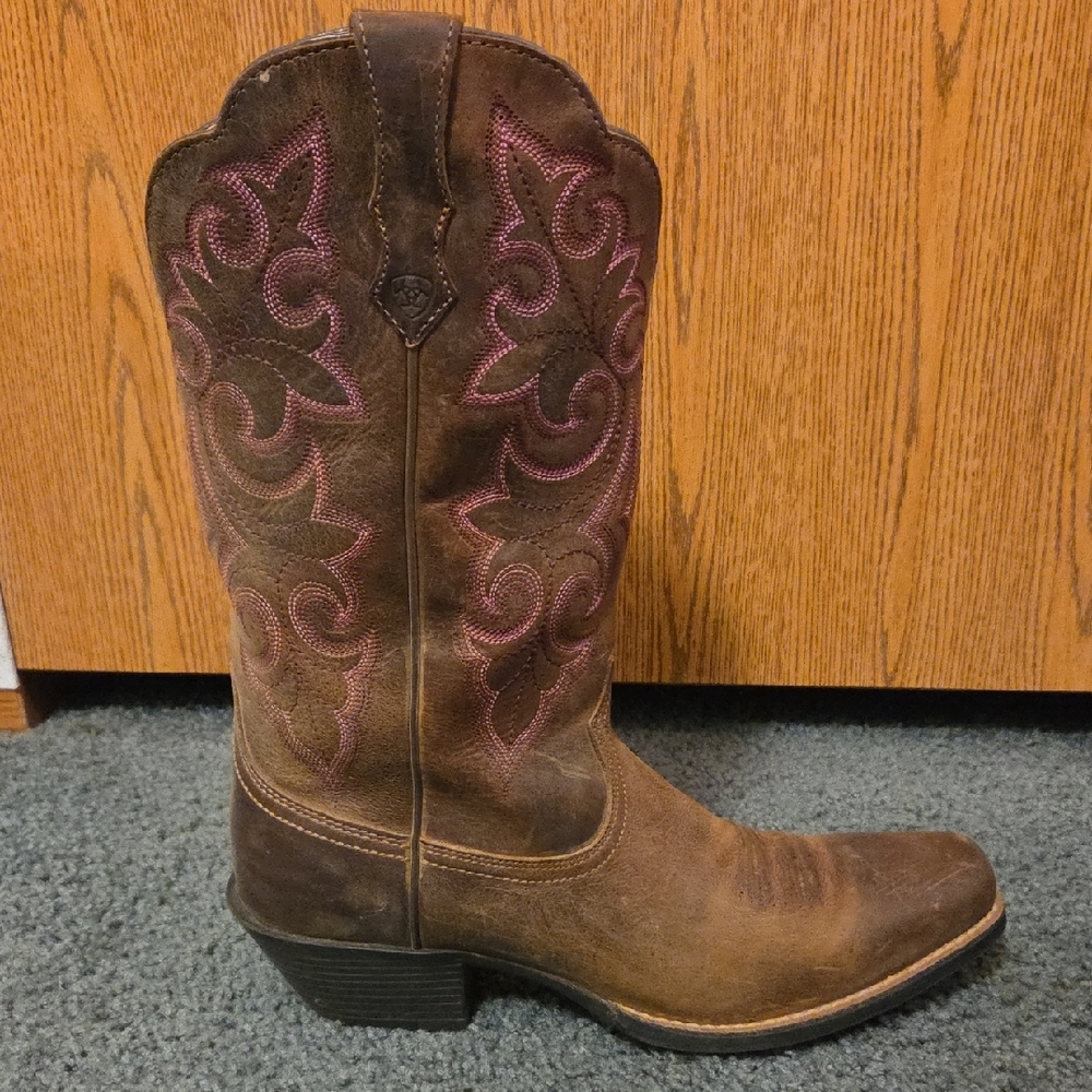 ‼️WORN ONE TIME‼️Ariat Women's 8.5B Med. Brown w/pink stitching. Square toe. - Picture 10 of 16
